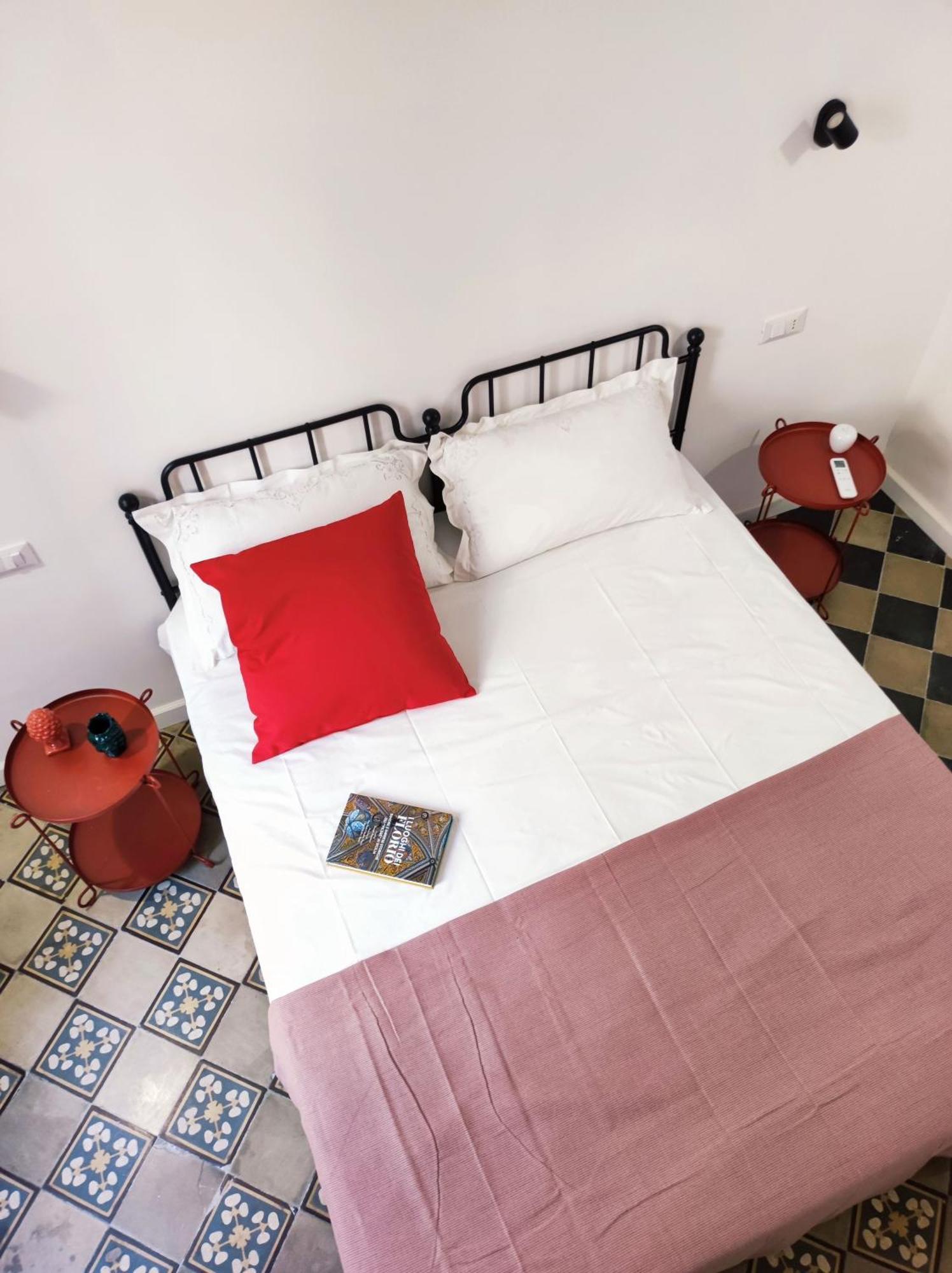 Donna Oliva Guest House Палермо Екстериор снимка