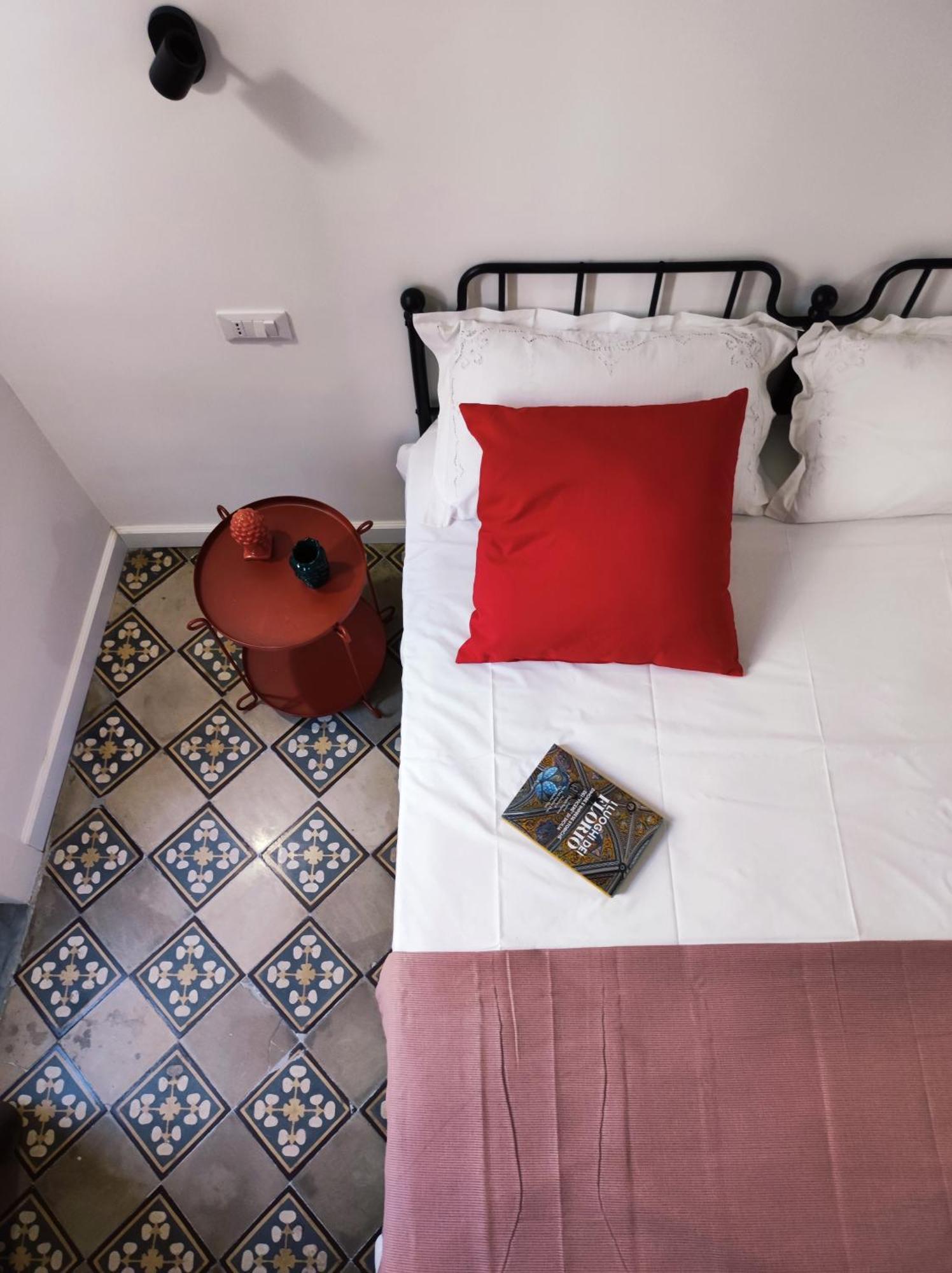 Donna Oliva Guest House Палермо Екстериор снимка